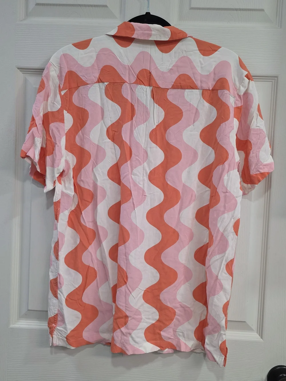 Primark Men’s Short Sleeve Wave-Print Shirt in Coral, Pink & White